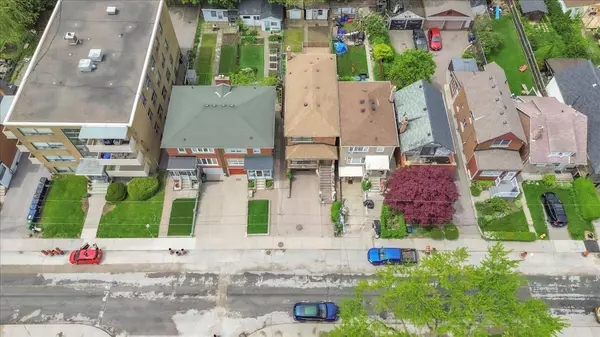 Toronto W03, ON M6E 4M1,562 Harvie AVE