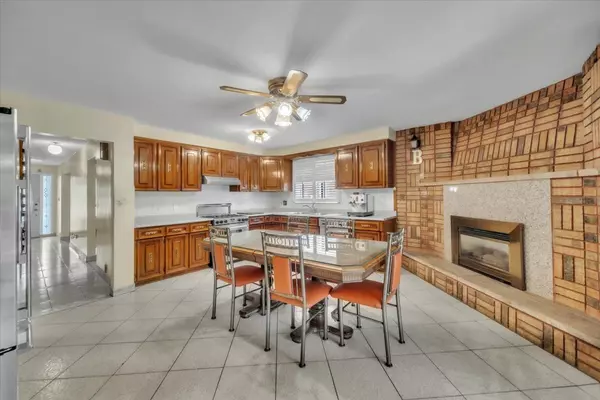 Toronto W03, ON M6E 4M1,562 Harvie AVE