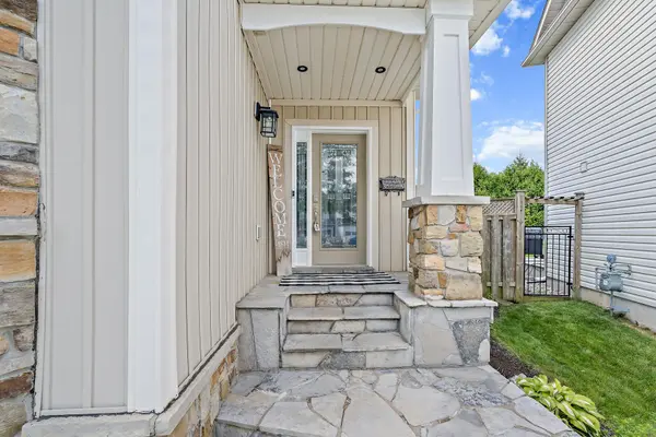 Halton Hills, ON L7J 3A3,27 Browns CRES