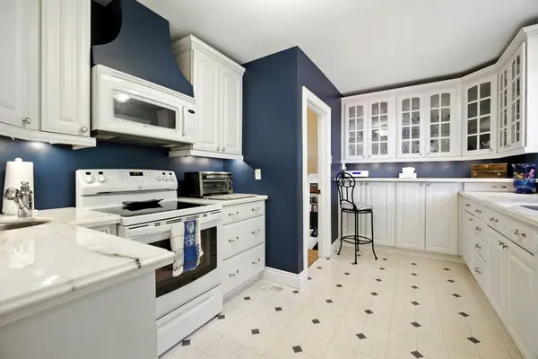 Burlington, ON L7L 2C3,4042 Melba LN