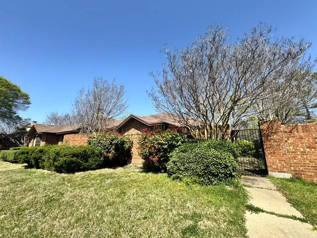 Dallas, TX 75227,10327 Oak Branch Lane