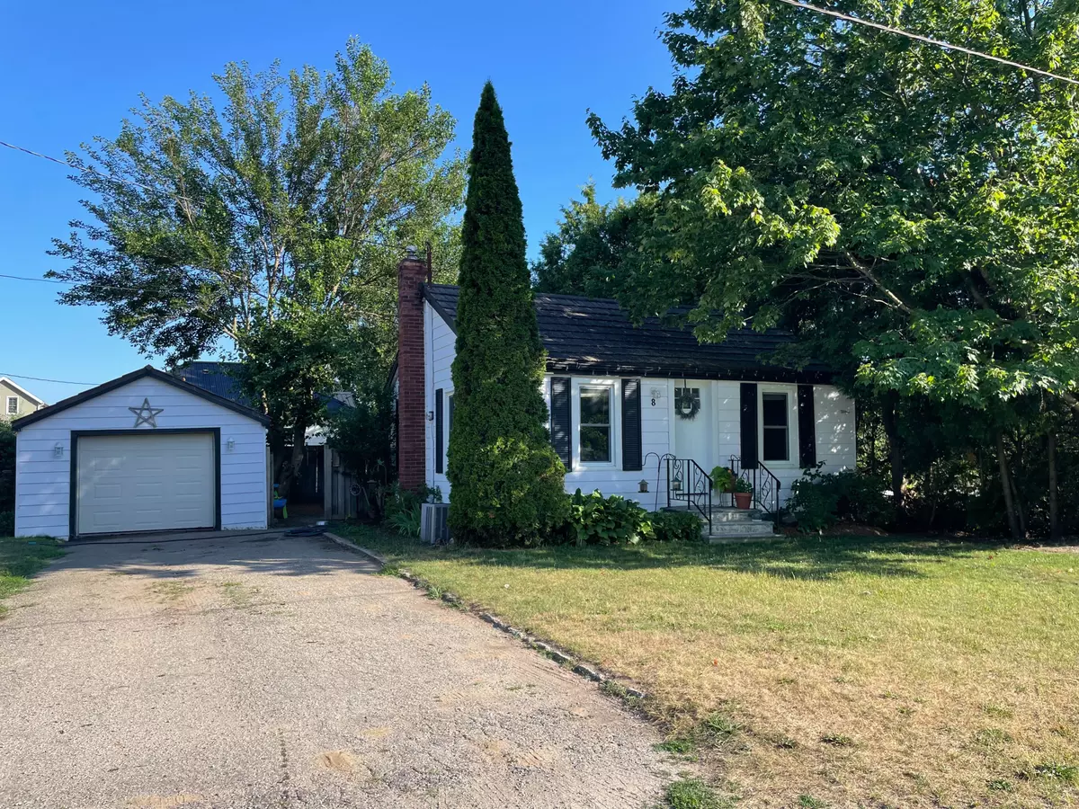 Norfolk, ON N0E 1G0,8 George ST