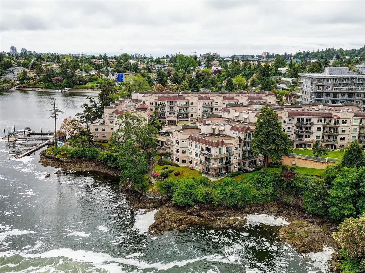 Esquimalt, BC V9A 7M3,1085 Tillicum Rd #110