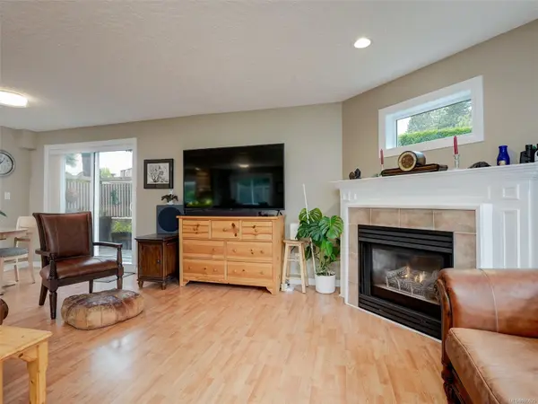 Esquimalt, BC V9A 7M3,1085 Tillicum Rd #110