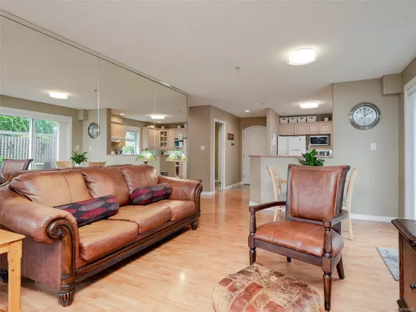 Esquimalt, BC V9A 7M3,1085 Tillicum Rd #110