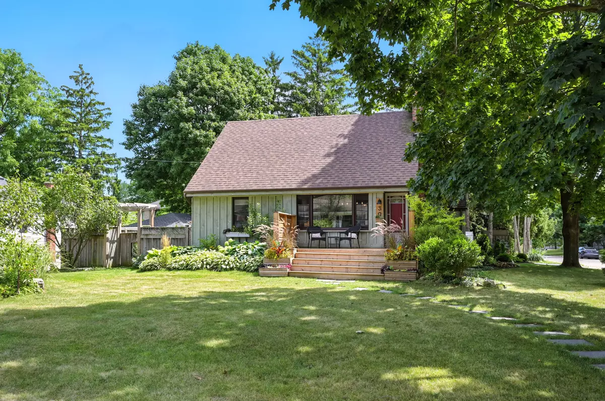 Hamilton, ON L0R 2H0,30 Elgin ST