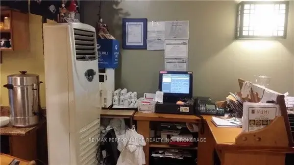 2384 Bloor ST W, Toronto W02, ON M6S 1P5