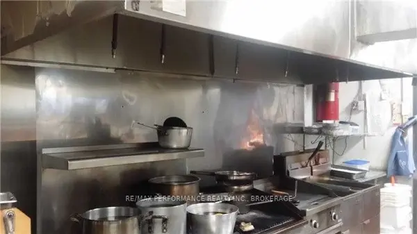 2384 Bloor ST W, Toronto W02, ON M6S 1P5