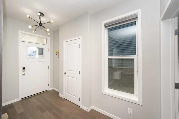 Chestermere, AB T1X 2N4,956 West Lakeview DR