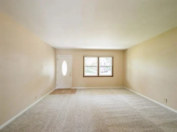 4634 NE Twin Pine Drive, IA 52402