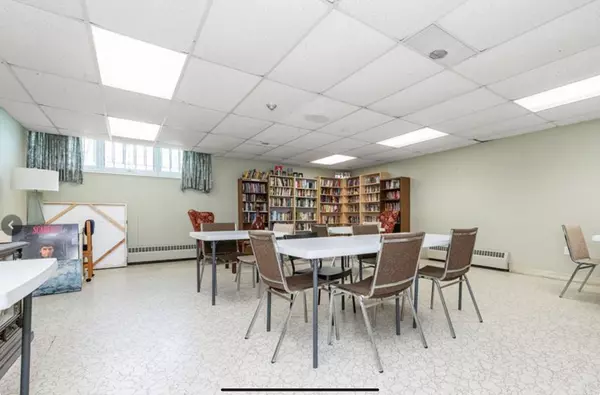 Cityview - Parkwoods Hills - Rideau Shore, ON K2E 6K6,1356 Meadowlands DR E #1102