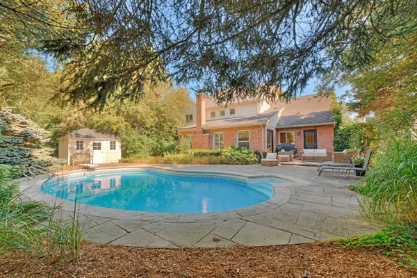 Kitchener, ON N2P 2A7,19 Huntingwood CT