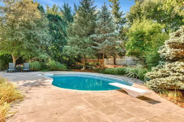 Kitchener, ON N2P 2A7,19 Huntingwood CT