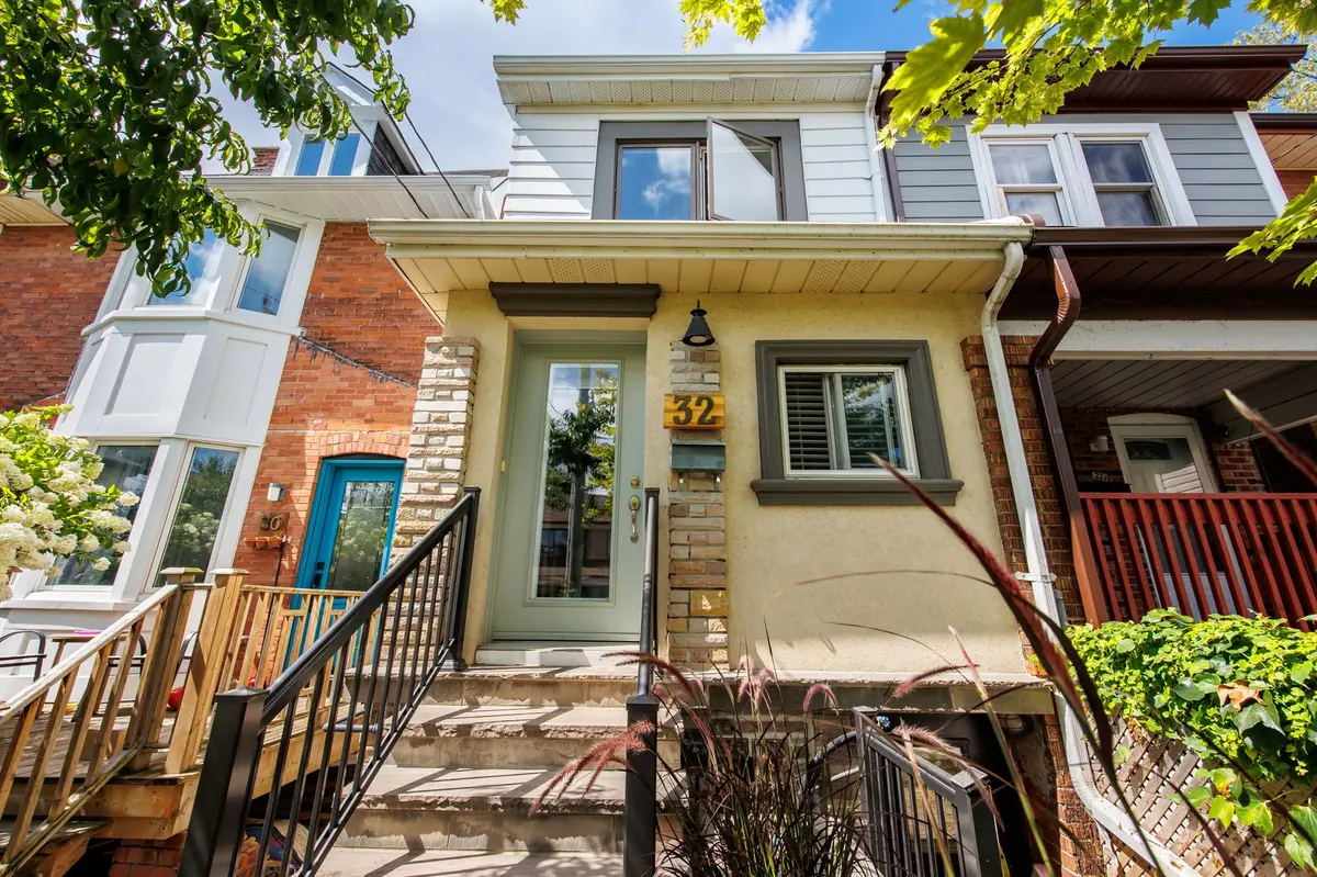 Toronto W03, ON M6E 3V4,32 St Clair GDNS