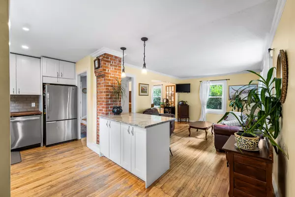 Carlington - Central Park, ON K1Z 7V2,158 Anna AVE