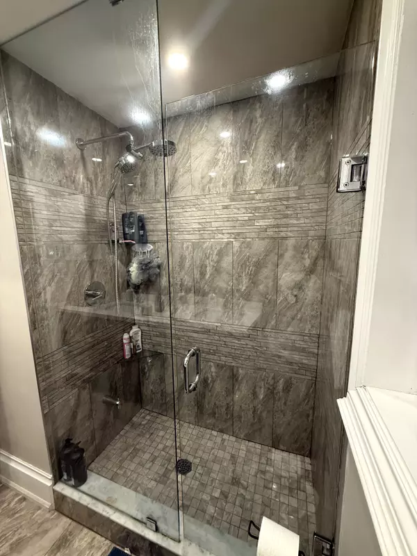 Toronto W10, ON M9V 2J4,33 Dorward DR