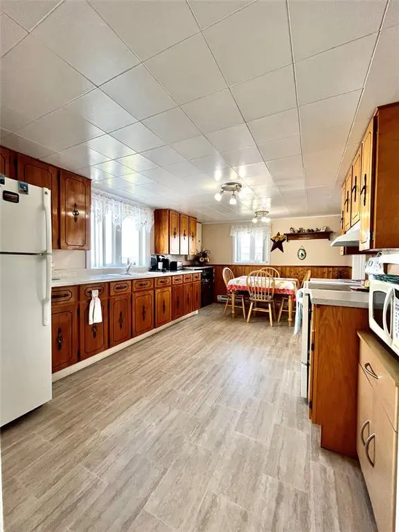 Grand Bank, NL A0E1W0,22 Marine Drive