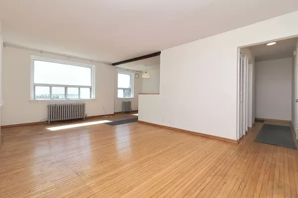 Toronto W06, ON M8V 1G6,2697 Lake Shore BLVD W #21