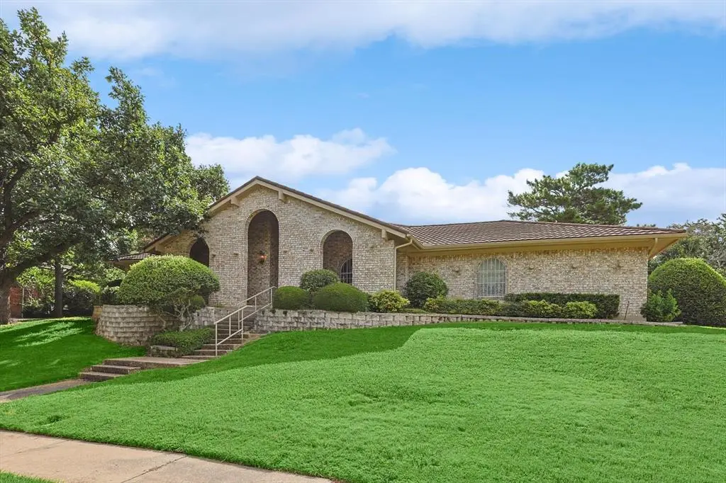 3902 WINGREN Boulevard, Irving, TX 75062