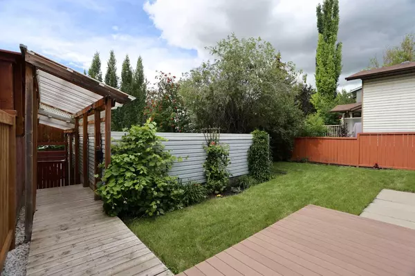 Calgary, AB T3L 1C7,116 Scenic Acres DR NW