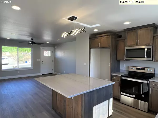 Roseburg, OR 97470,1224 SE BOOTH AVE