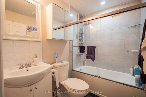 Brampton, ON L6V 3V5,4 Simmons BLVD