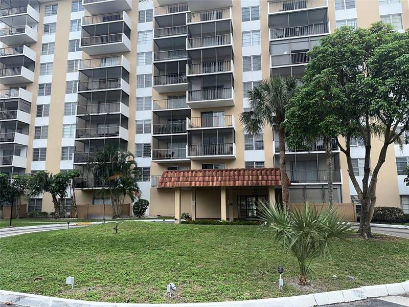 4174 Inverrary Dr #410, Lauderhill, FL 33319