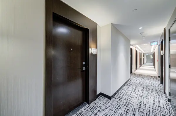 Toronto C10, ON M4S 0B8,2221 Yonge ST #2304