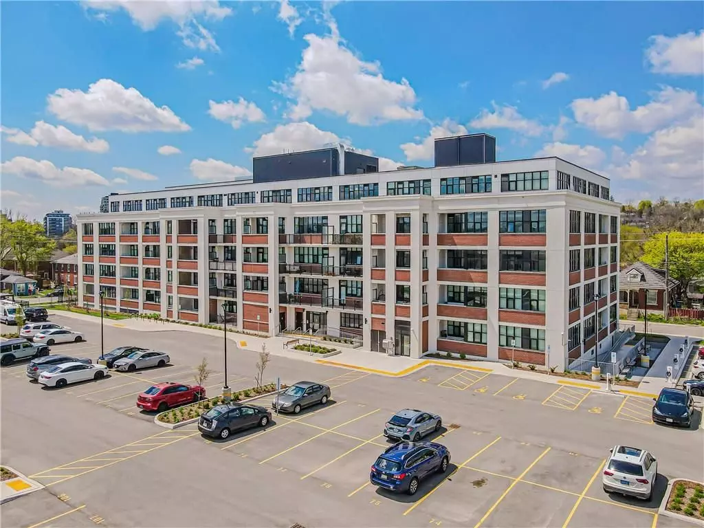 Guelph, ON N1E 0T8,120 Huron ST #528
