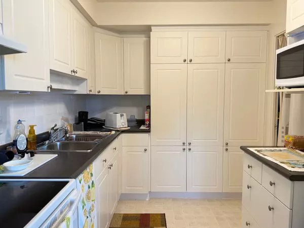 Owen Sound, ON N4K 1R2,860 9TH ST E #410