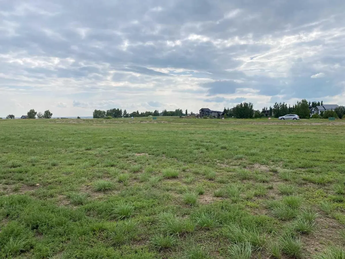 35 Kingfisher EST, Lake Newell Resort, AB T1R 0X5