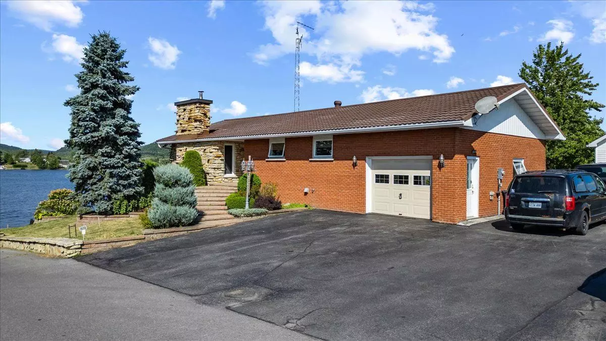 Alfred And Plantagenet, ON K0B 1J0,1835 Ch. du Traversier ST N