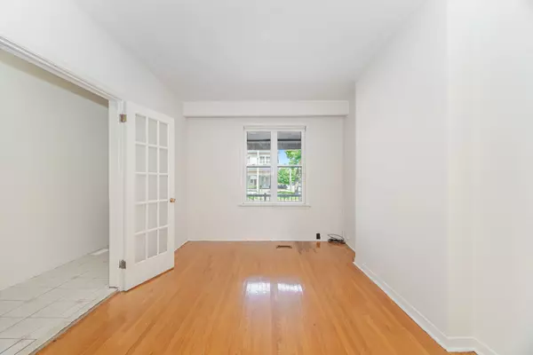 Toronto W03, ON M6E 3P6,1812 Dufferin ST