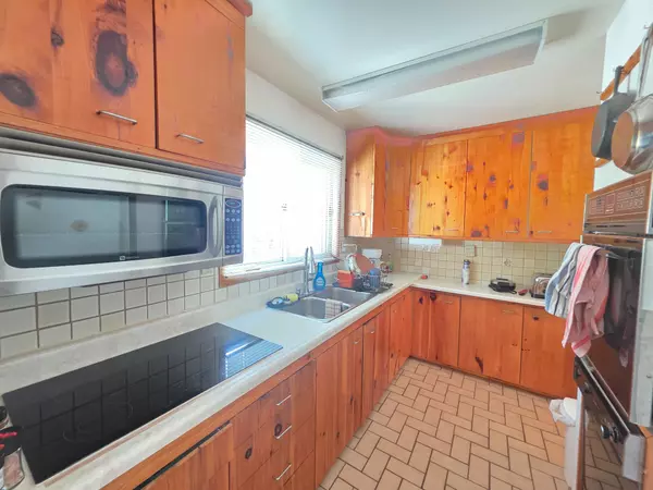 Wasaga Beach, ON L9Z 1W4,1679 Shore LN