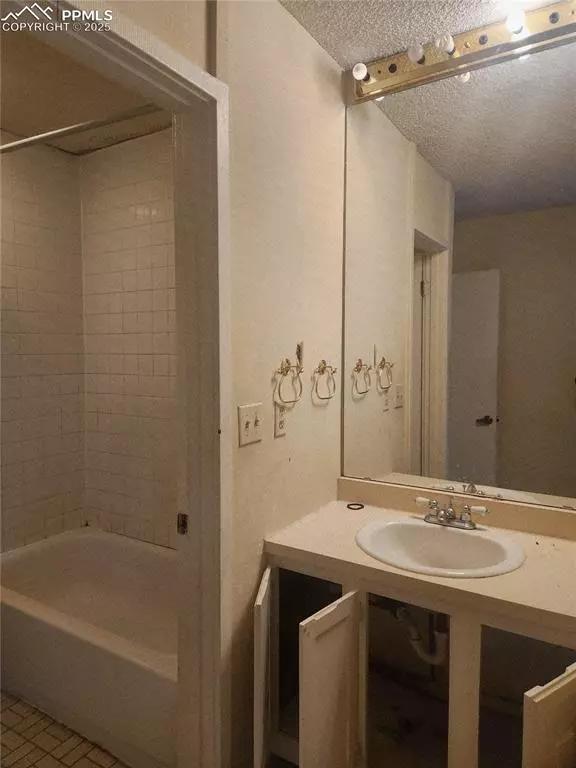 Denver, CO 80218,805 E 7th AVE #8