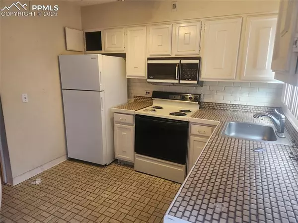 Denver, CO 80218,805 E 7th AVE #8