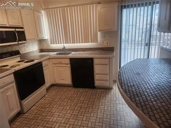 Denver, CO 80218,805 E 7th AVE #8