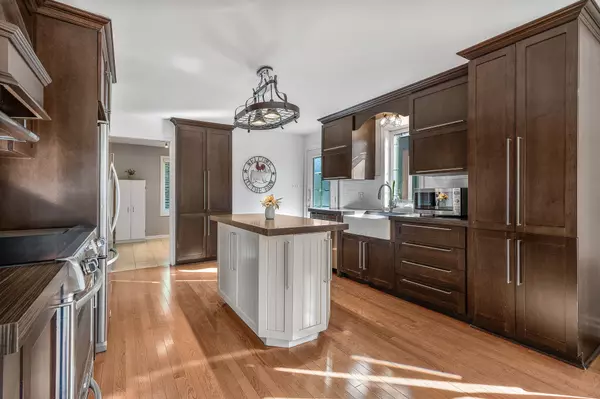 Champlain, ON K0B 1K0,455 Front RD W