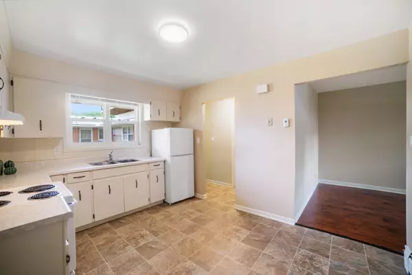 Lincoln, ON L0R 2C0,3314 Menno ST #2