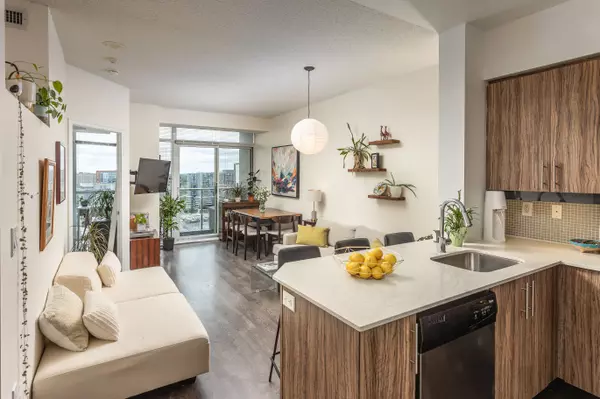 Toronto C01, ON M6K 3S1,125 Western Battery RD #2313