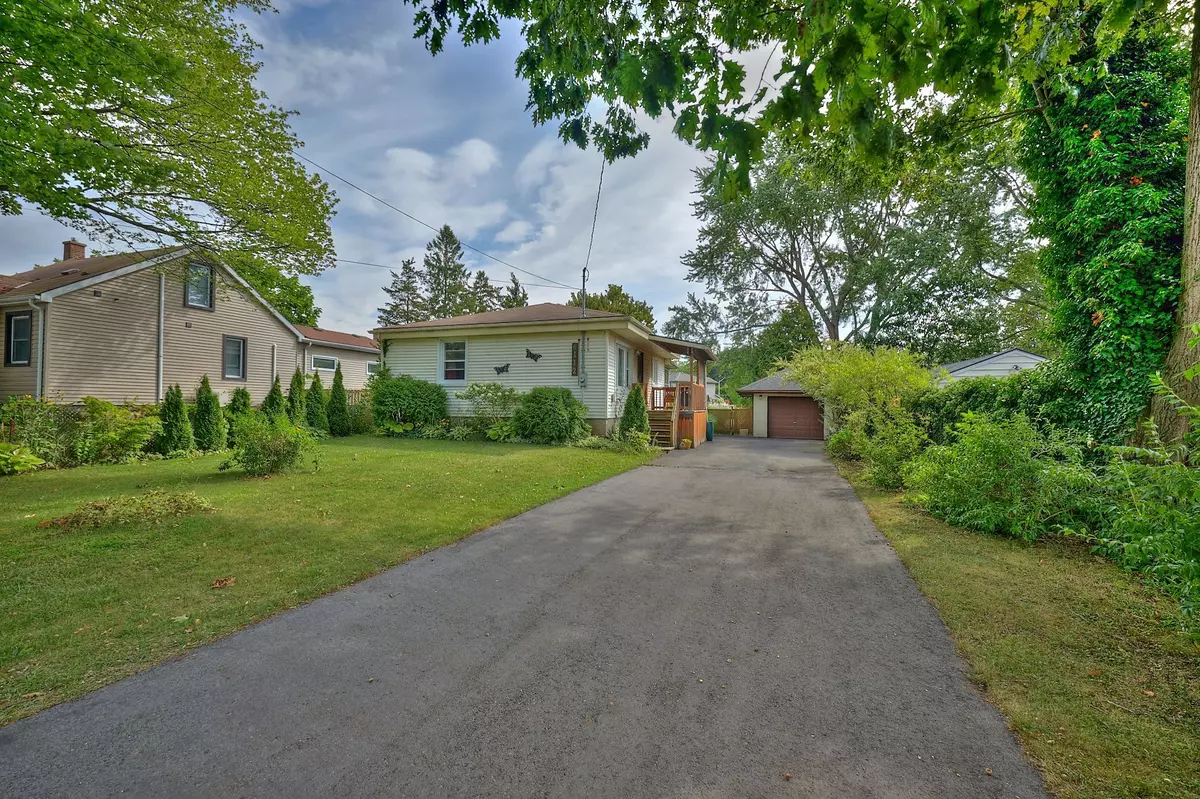 Niagara Falls, ON L2H 1L2,6112 Montrose RD