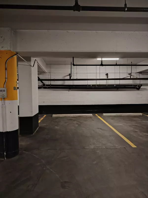 44 Gerrard ST W #Pkg P1#7, Toronto C01, ON M5G 2K2