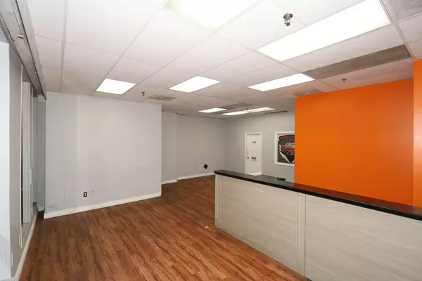 Caledon, ON L7E 5A2,55 Healey RD #4A