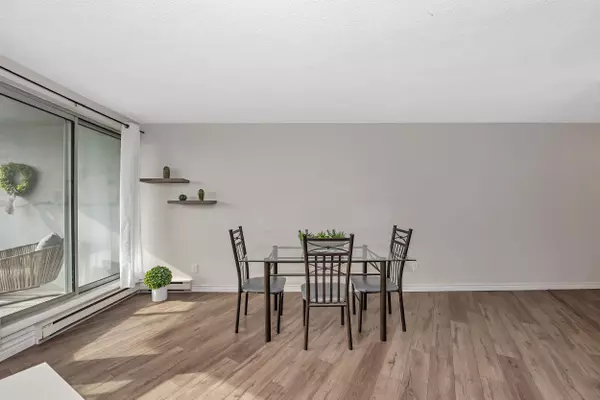 Mooneys Bay - Carleton Heights And Area, ON K2C 3N5,1380 Prince Of Wales DR #808