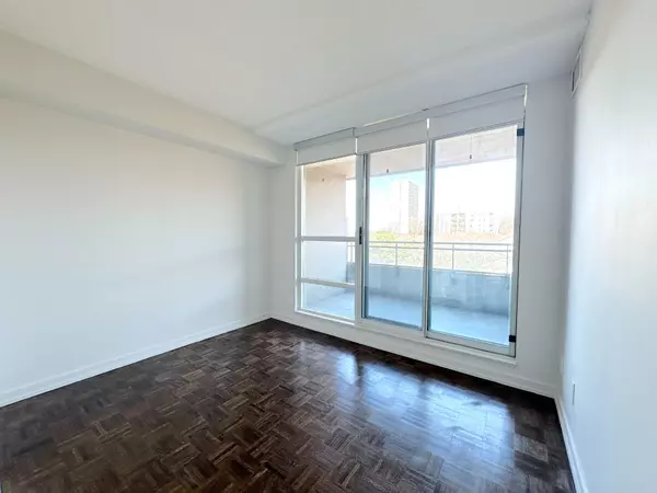 Toronto C13, ON M3A 3R9,17 Brookbanks DR #703