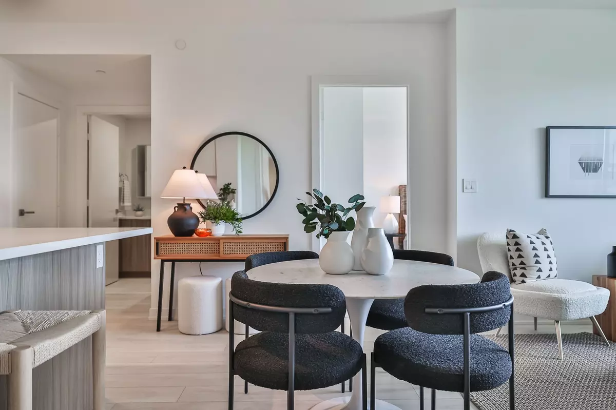 Toronto C02, ON M4V 0A5,223 St Clair AVE W #704