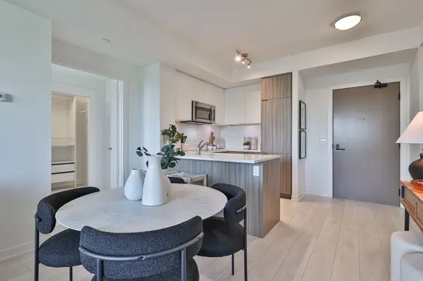 223 St Clair AVE W #704, Toronto C02, ON M4V 0A5