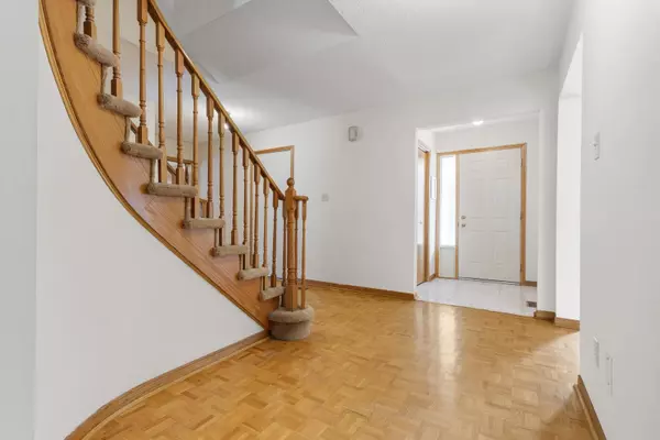 Oakville, ON L6J 6W5,2941 Caradoc LN