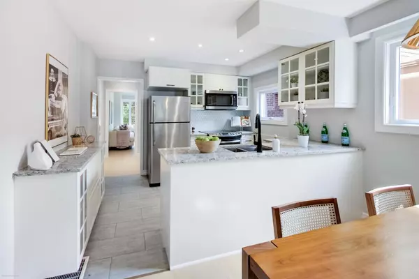 Toronto W02, ON M6P 1R6,398 Annette ST