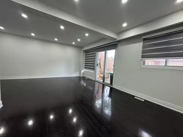 Toronto W10, ON M9V 2A8,16 Litchfield CT #115